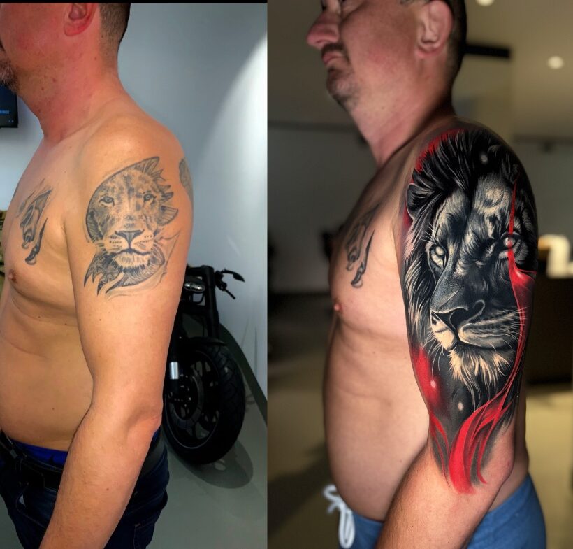 Ein altes Löwen Tattoo-Fail das von einem neuen Löwen Cover Up auf dem Oberarm überdeckt wurde Ein altes Löwen Tattoo-Fail das von einem neuen Löwen Cover Up auf dem Oberarm überdeckt wurde
